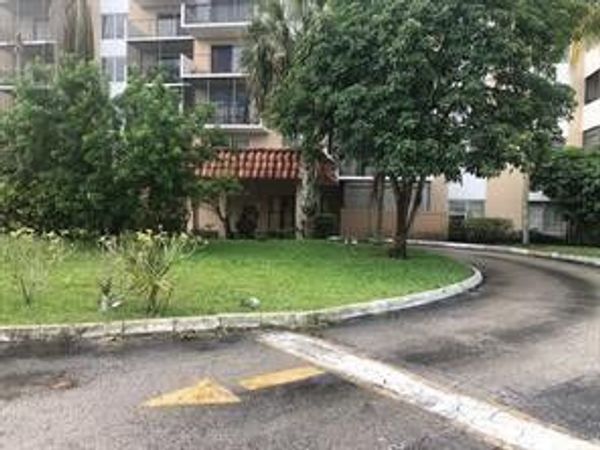 4174 Inverrary Drive, Unit 907, Lauderhill, FL 33319
