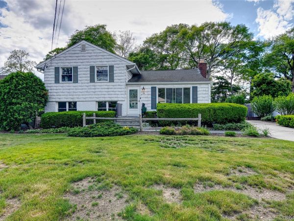 714 Tanglewood Road , West Islip, NY 11795