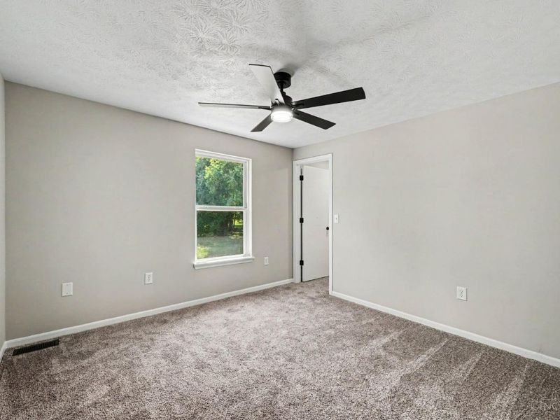 423 Lorelei Drive, Perry Twp, OH 45118 Photo 16