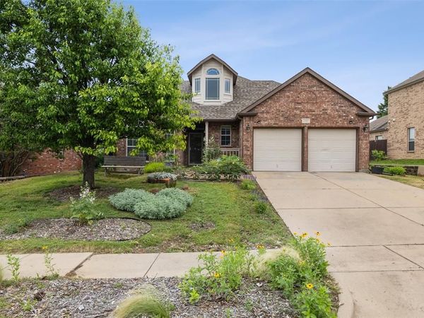 1756 Hidden Brook Drive, Grand Prairie, TX 75050