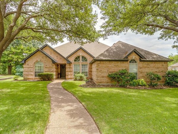 9928 Wandering Way Street , Benbrook, TX 76126