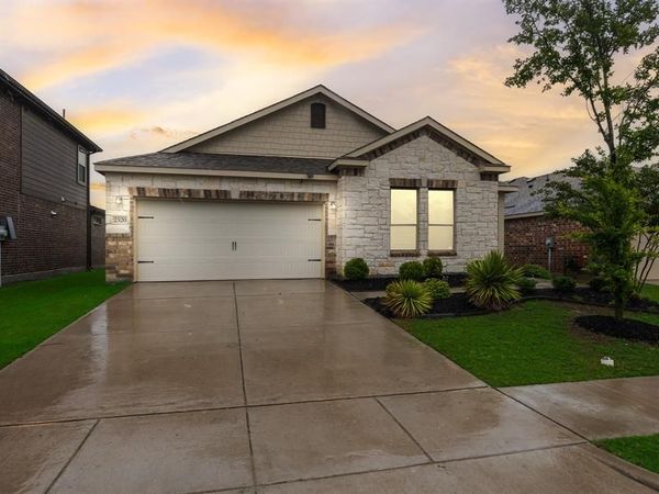 2520 Walker Avenue, Aubrey, TX 76227