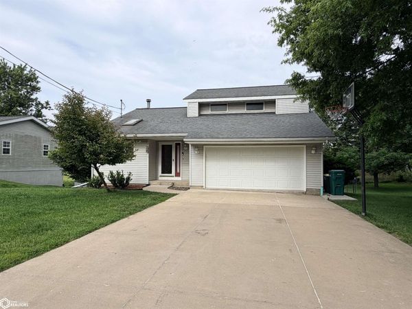 908 S 8Th Street, Fairfield, IA 52556