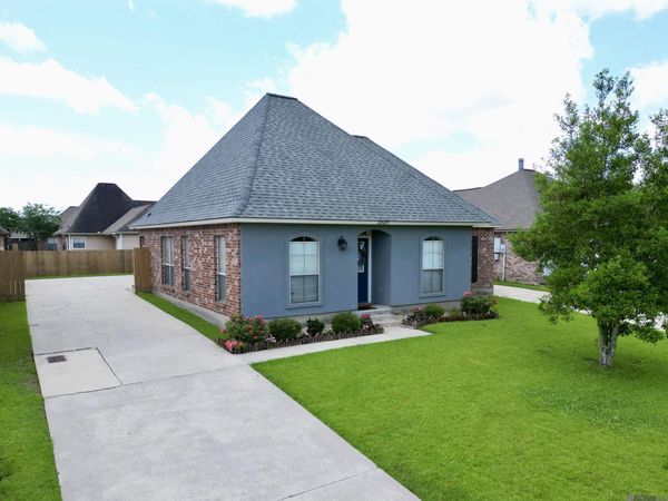 40471 Cross Creek Ave, Gonzales, LA 70737