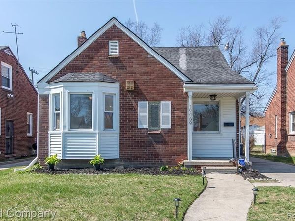 19469 Whitcomb Street, Detroit, MI 48235