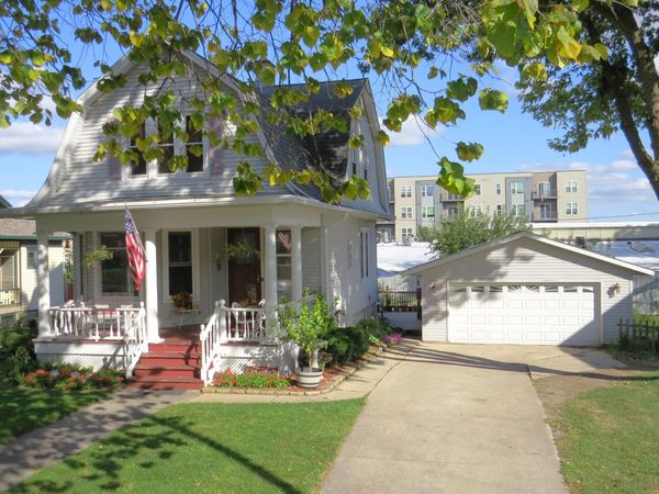 209 S Washington St, Watertown, WI 53094