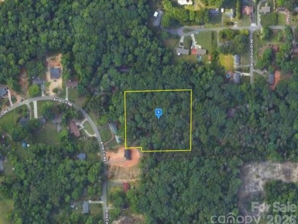 4660 Woodhurst Drive NE, Winston Salem, NC 27105