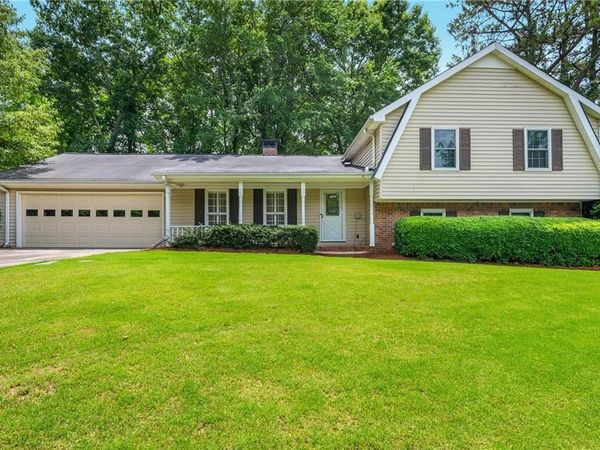 335 Thornwood Drive , Atlanta, GA 30328