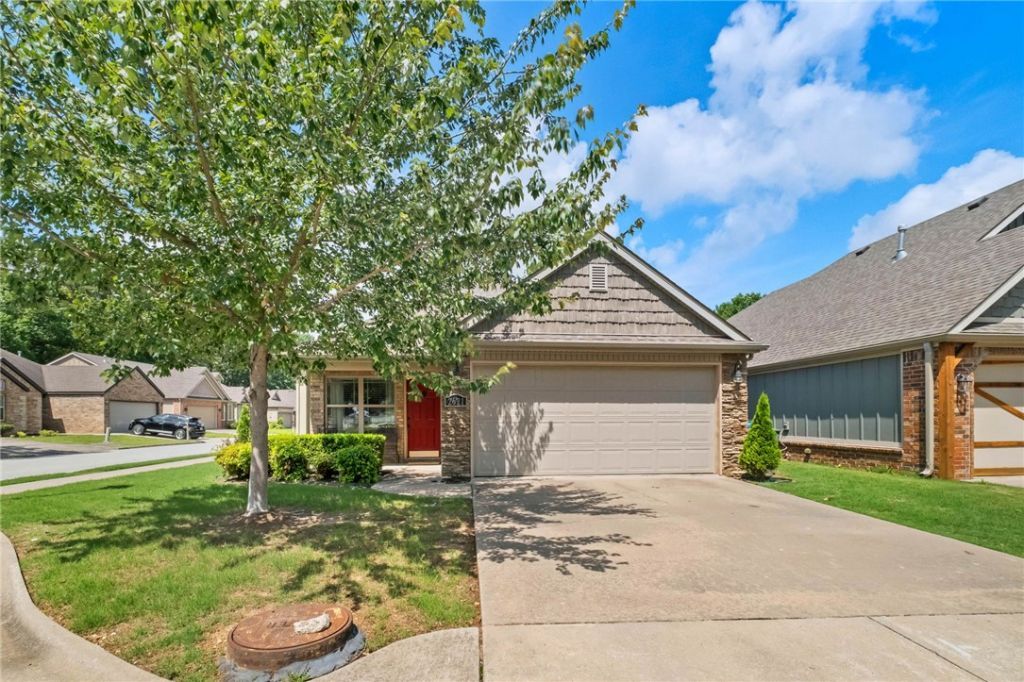 2621 N Sierra Avenue, Fayetteville, AR 72703 Main Photo