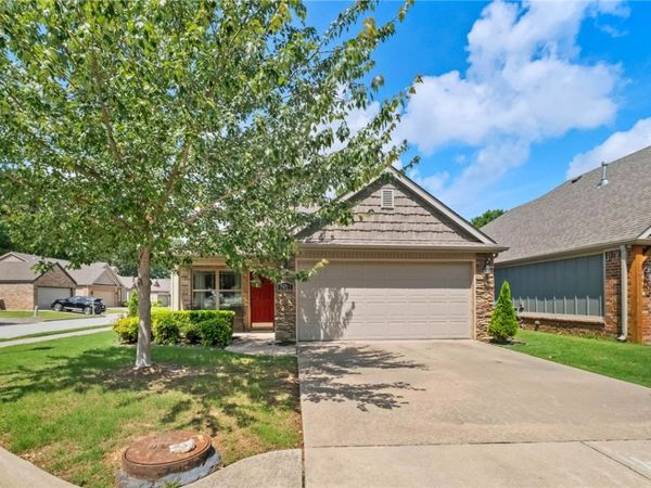 2621 N Sierra Avenue, Fayetteville, AR 72703