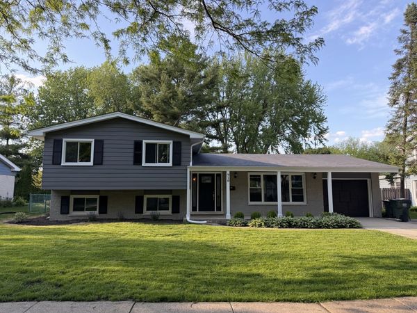 910 Fairlawn Avenue , Libertyville, IL 60048
