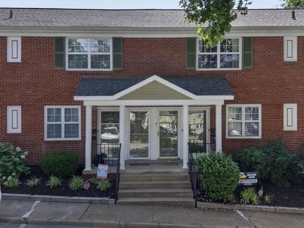 1418 Oriole Place , St Louis, MO 63144