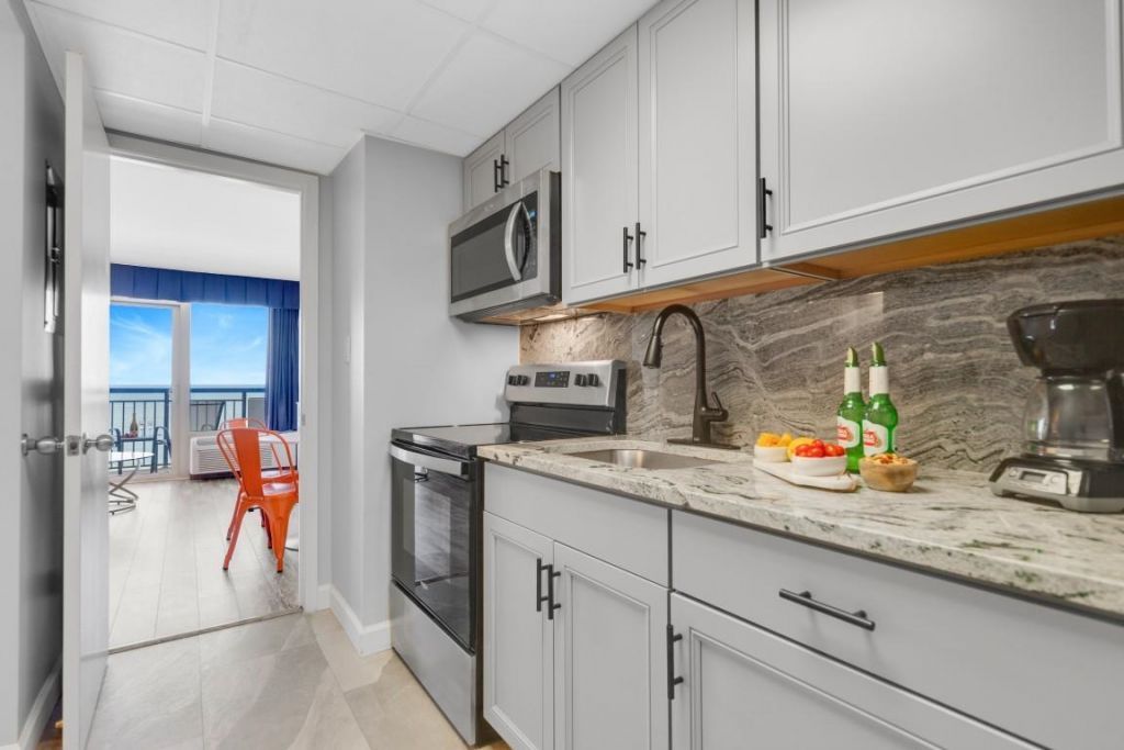 2300 N Ocean Blvd. N  Photo 17