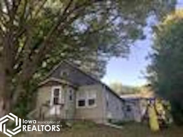 31 2nd Street W, Riverside, IA 52327