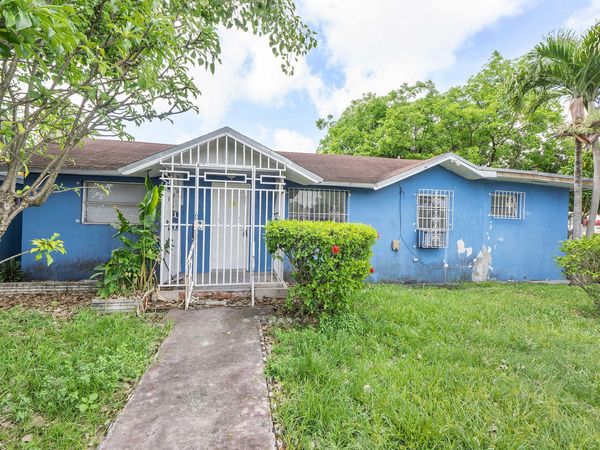 2476 NW 15th Street, Miami, FL 33125