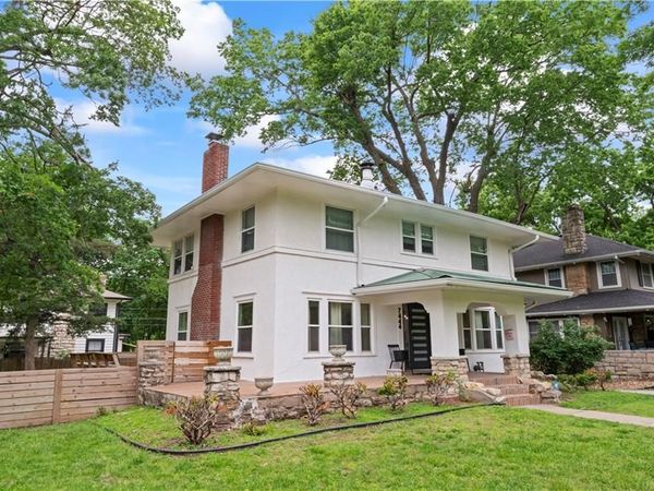 7444 Summit Street, Kansas City, MO 64114