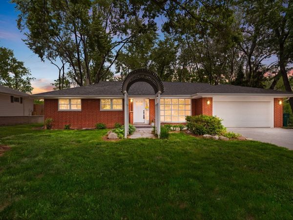 1010 W Elm Street , Palatine, IL 60067