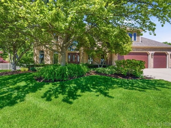 230 Persimmon Drive , St. Charles, IL 60174