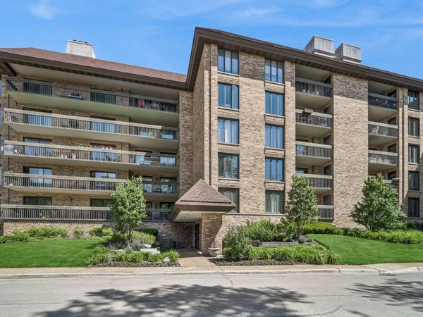 1621 Mission Hills Road , Unit 404, Northbrook, IL 60062