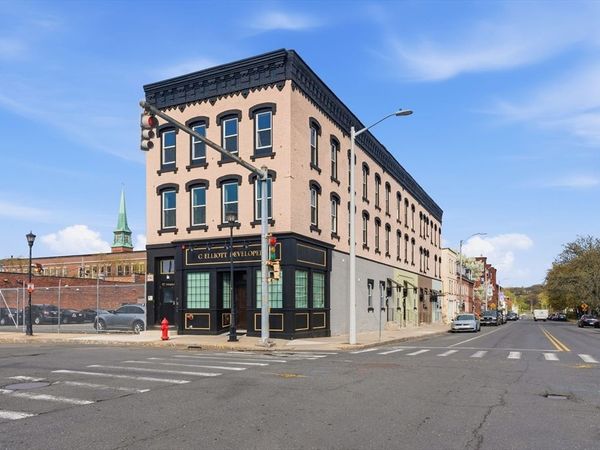 180 Lyman St, Unit 180, Holyoke, MA 01040