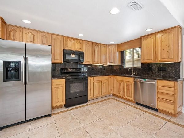5160 Connecticut Dr #4, Unit 4, Sacramento, CA 95841