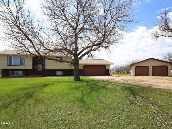 1821 BRENNA Avenue NE, Grand Forks, ND 58203