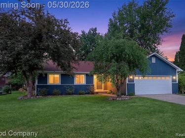 933 Gallaland Avenue, Rochester Hills, MI 48307