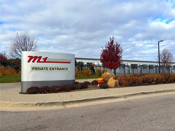 57 Pit Lane , Pontiac, MI 48341