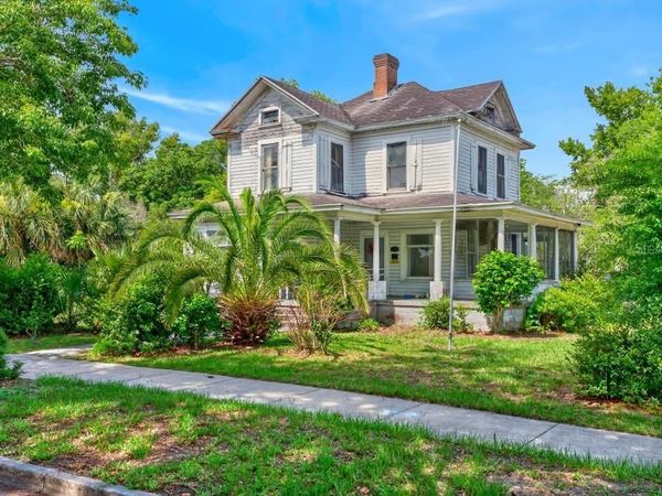 102 S TROWELL AVENUE , UMATILLA, FL 32784