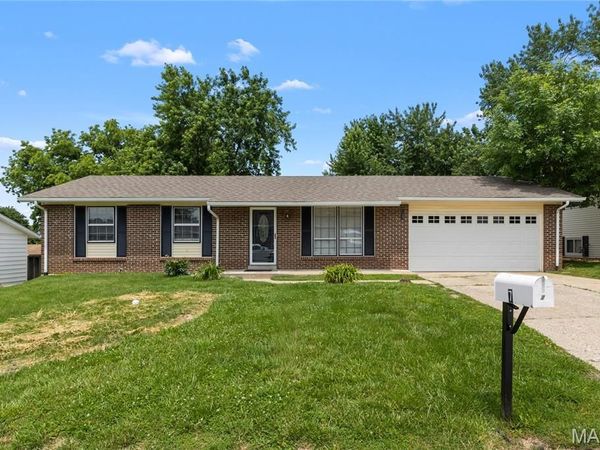 7 Sunnyfield Road , St Peters, MO 63376