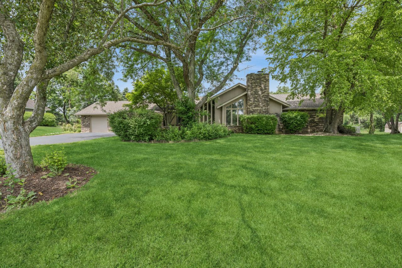 12n320 Jackson Drive, Elgin, IL 60124 Main Photo