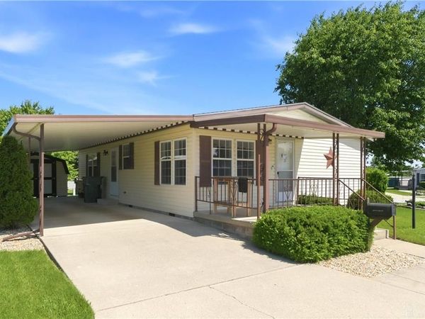 306 Village Court, Fairborn, OH 45324