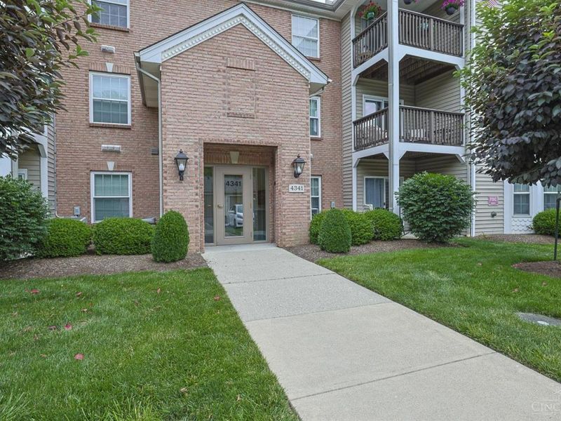 4341 Regency Ridge Court, Unit 303, Green Township, OH 45248 Photo 3