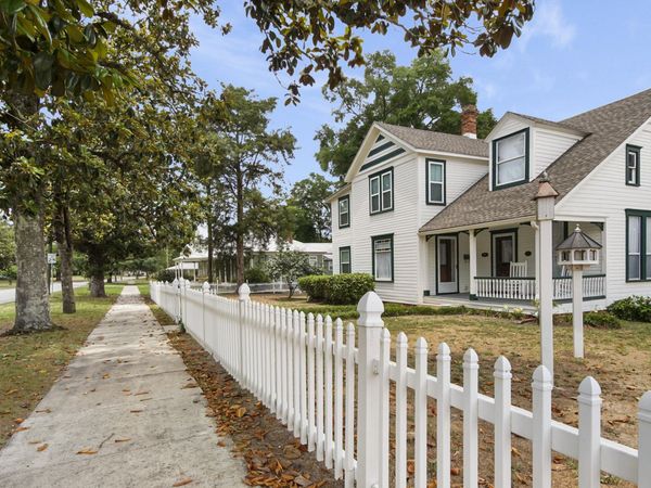119 E Live Oak Avenue, DeFuniak Springs, FL 32435