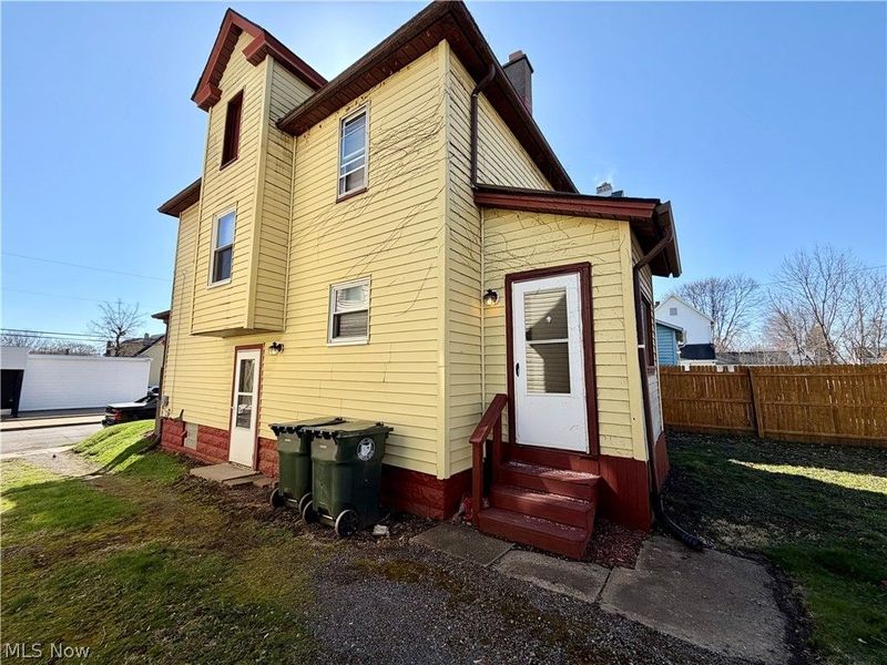 909 Clarendon Avenue SW, Canton, OH 44710 Photo 9