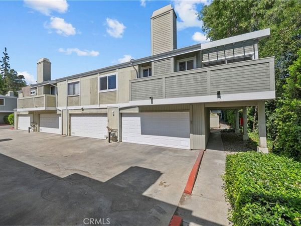22117 Burbank Blvd. #5, Woodland Hills, CA 91367