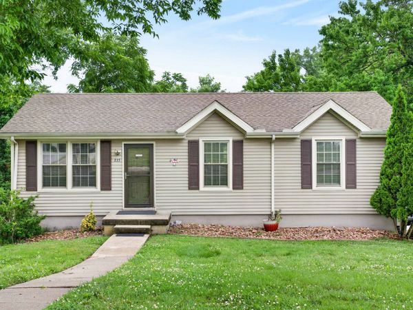 235 Savely Dr , Hendersonville, TN 37075