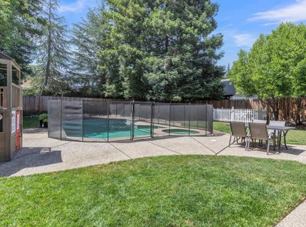 1856 Ridgeview Dr, Roseville, CA 95661 Photo