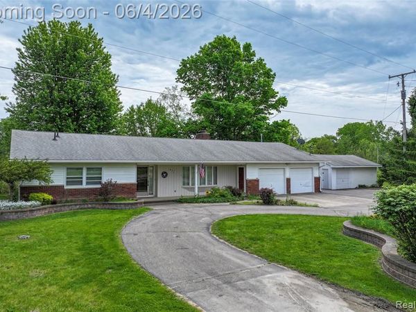 422 East Road, Holly Twp, MI 48442