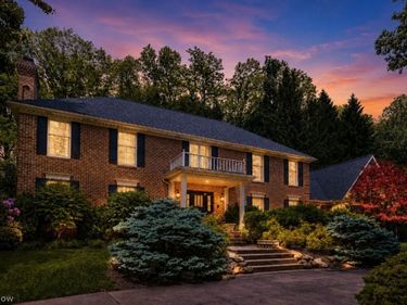 853 Robinwood Hills Drive, Bath, OH 44333