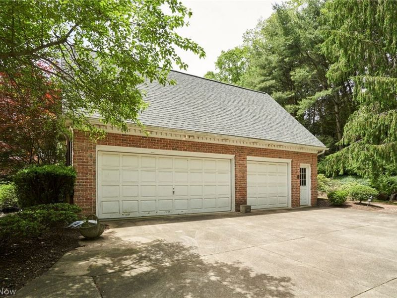 853 Robinwood Hills Drive , Bath, OH 44333 Photo 27