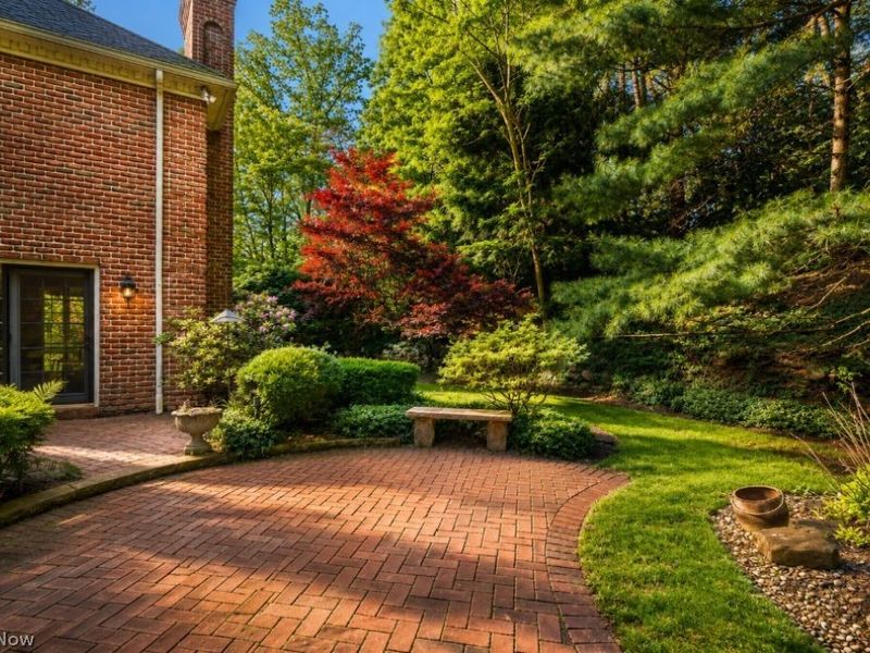 853 Robinwood Hills Drive , Bath, OH 44333 Photo 3