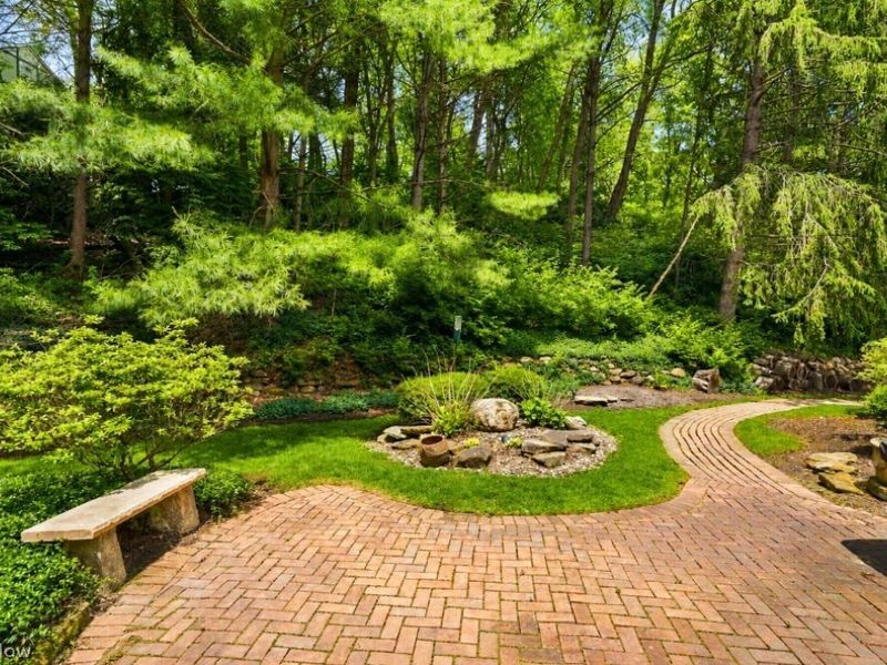 853 Robinwood Hills Drive , Bath, OH 44333 Photo 4