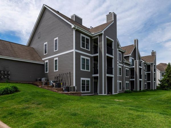 6155 Chasewood Parkway, Unit 201, Minnetonka, MN 55343