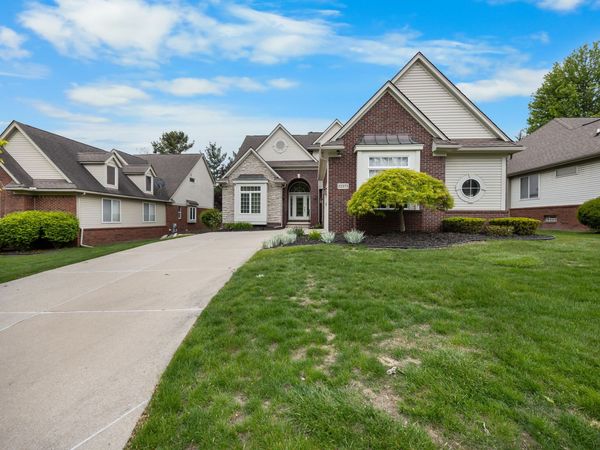 22273 Abington Drive, Farmington Hills, MI 48335