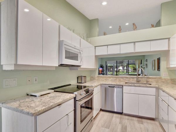 5289 Fairway Woods Drive, Unit 2913, Delray Beach, FL 33484