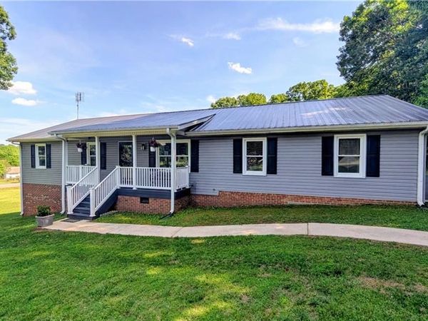 2474 Woodridge Drive , Asheboro, NC 27205