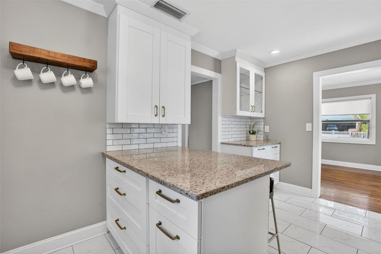 2810 Sanders Drive, Tampa, FL 33611 Photo