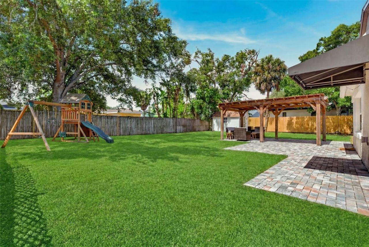 2810 Sanders Drive, Tampa, FL 33611 Photo