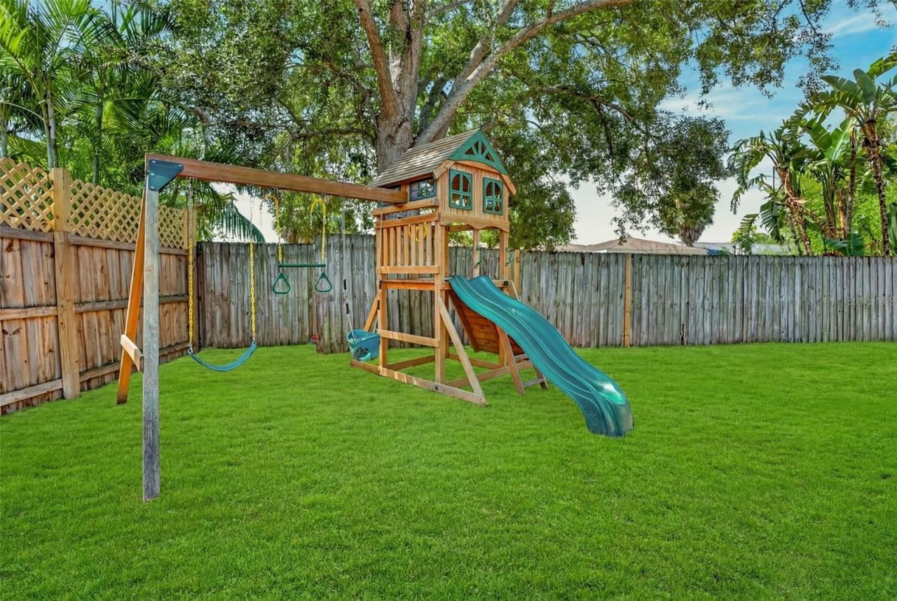 2810 Sanders Drive, Tampa, FL 33611 Photo